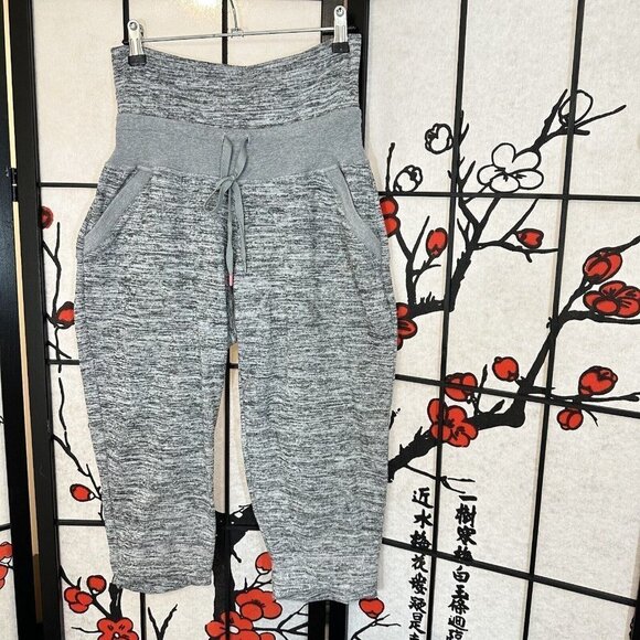ATHLETA Gray Skimmer  Capri Pants Womens size S Fold-over Waist Pockets - Picture 1 of 5